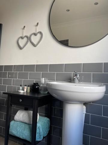 Devonshire Bungalow - Close To The Coast & Lakes. Villa Cleator ภายนอก รูปภาพ